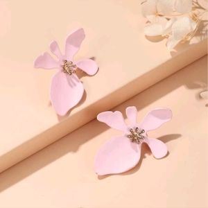 🌺 3 for $25 Pink Flower Earrings